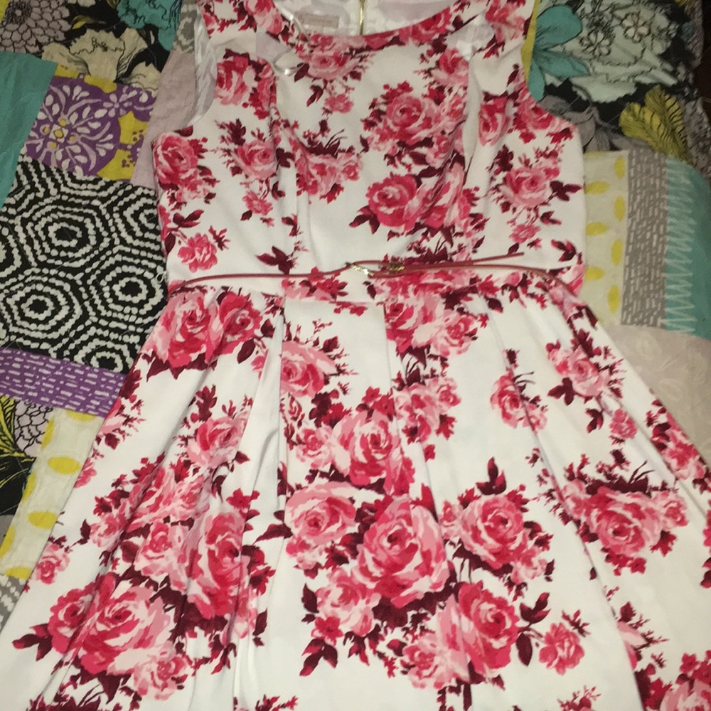 Formal dress. Floral red and white